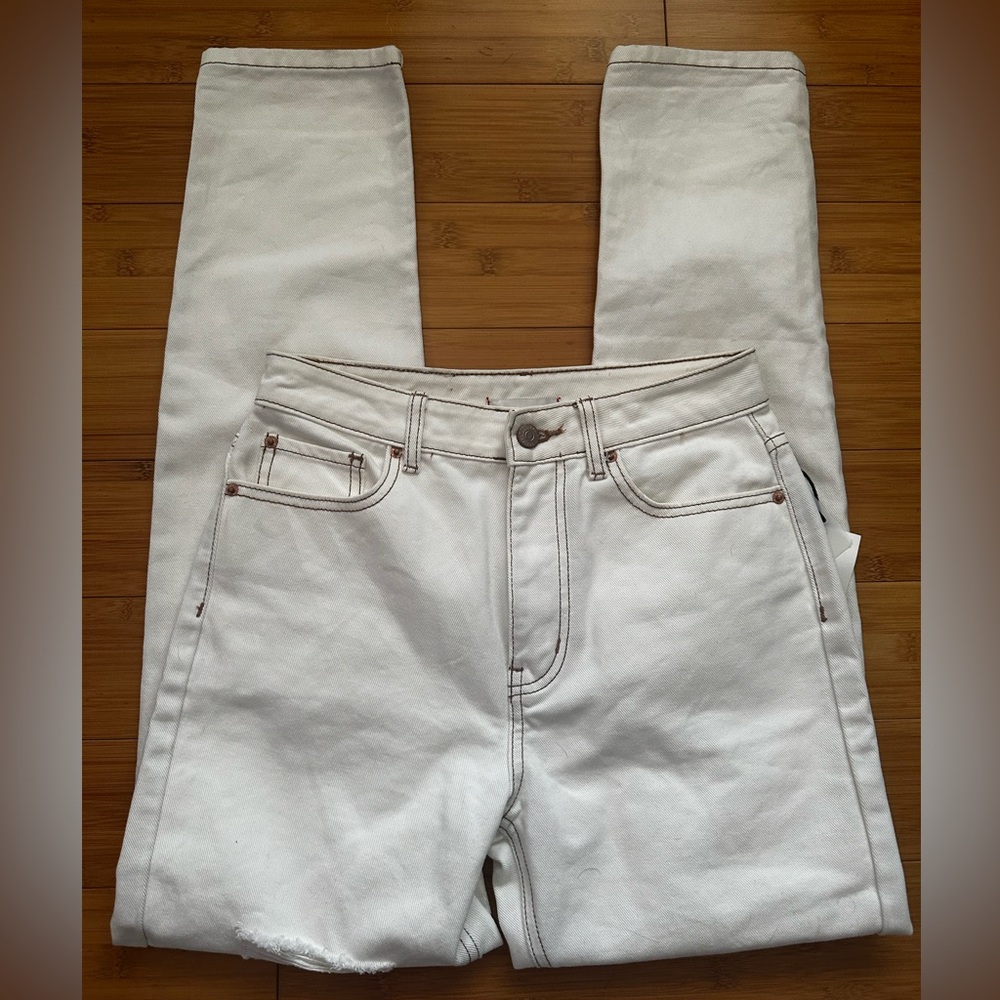💎 BDG Urban Outfitters white mom jeans. Size: 26